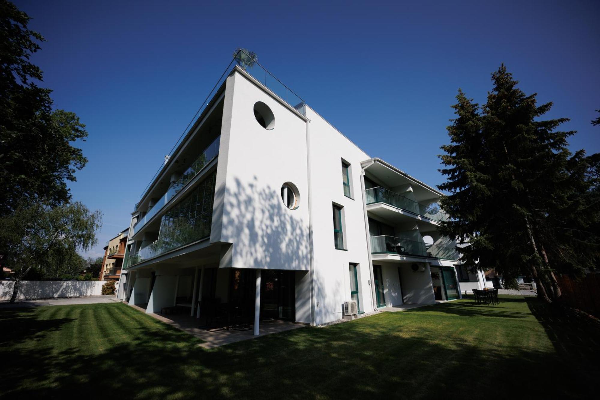 Villa Bauhaus Labi Garden Wellness Apartman Siófok Zewnętrze zdjęcie