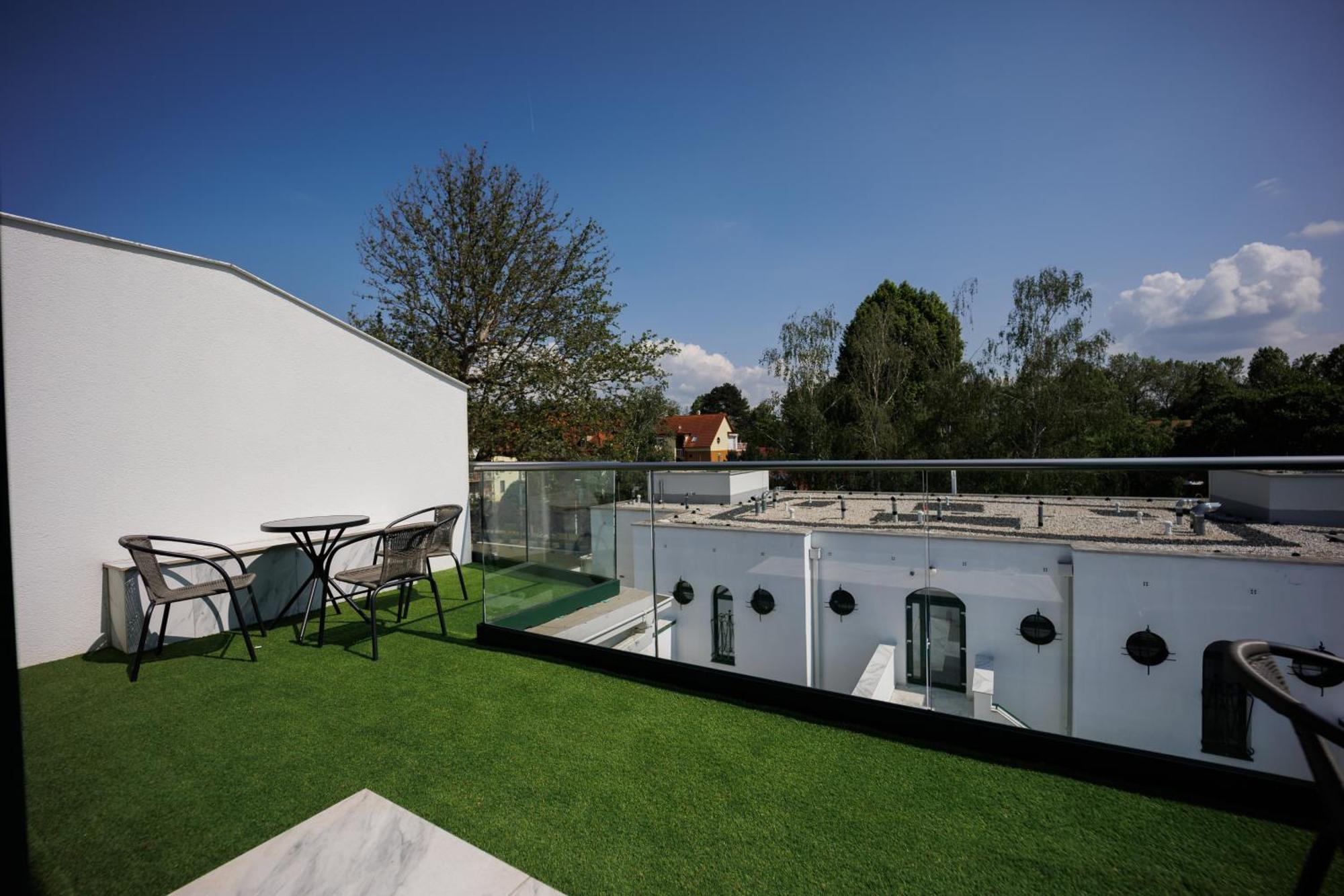Villa Bauhaus Labi Garden Wellness Apartman Siófok Zewnętrze zdjęcie