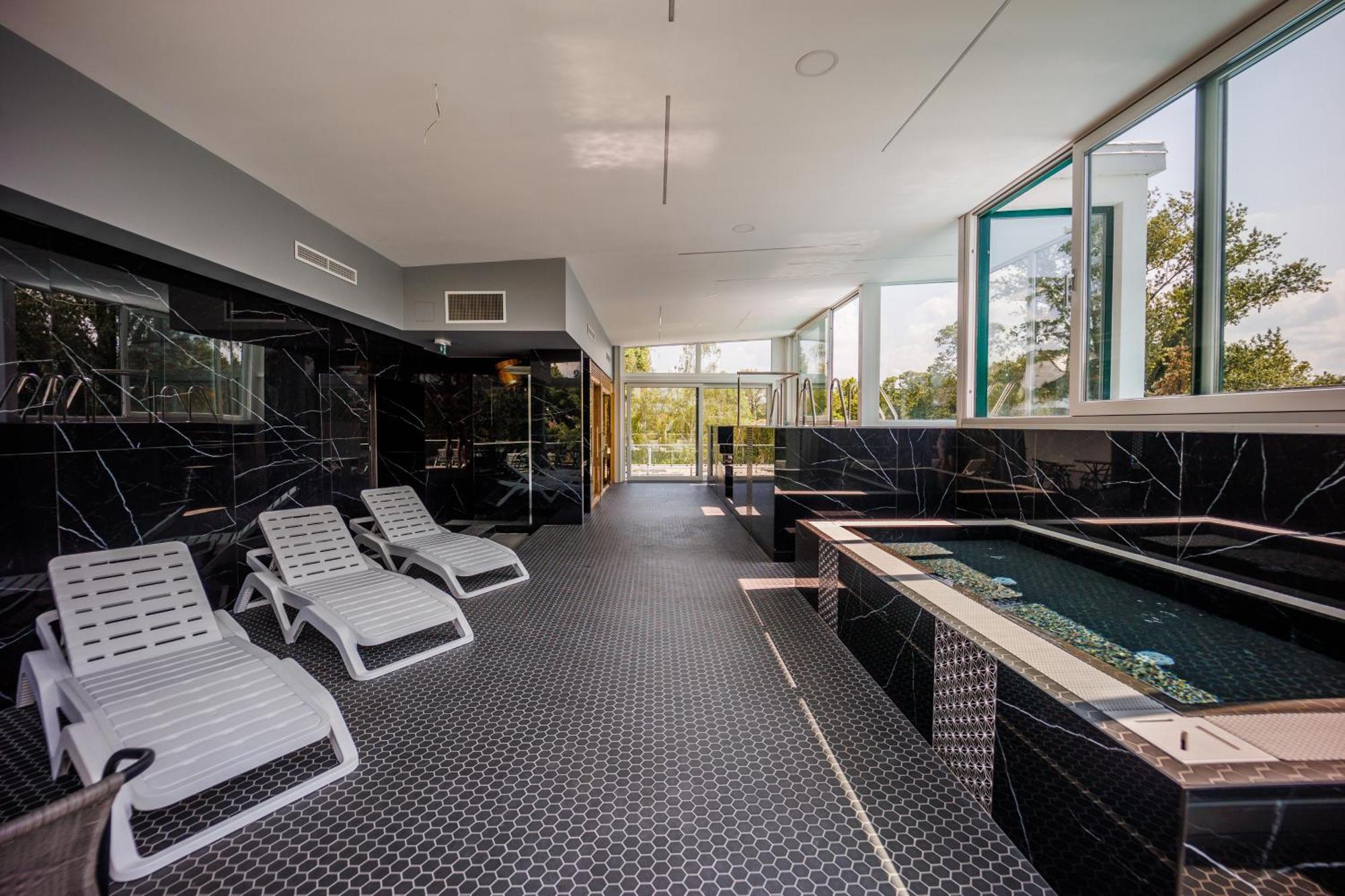 Villa Bauhaus Labi Garden Wellness Apartman Siófok Zewnętrze zdjęcie